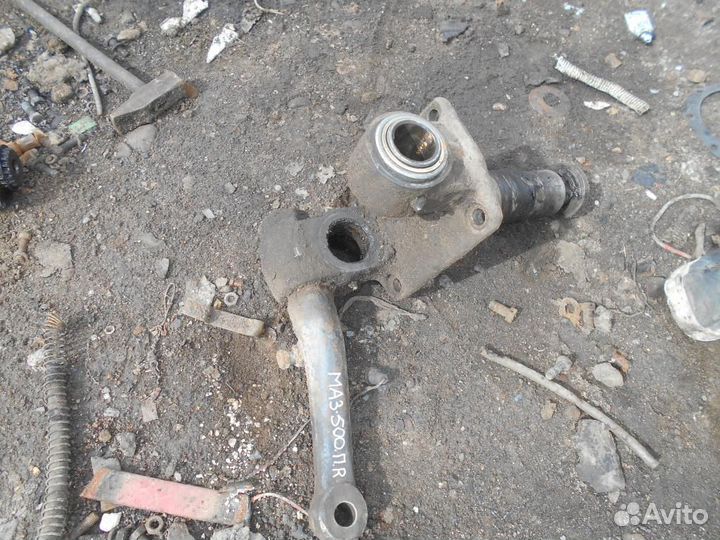 Кулак поворотный передний правый маз 503