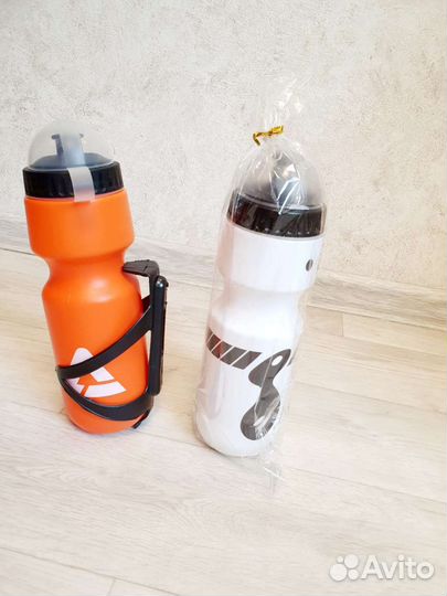 Спортивный бутыль и крепление на раму велосипеда