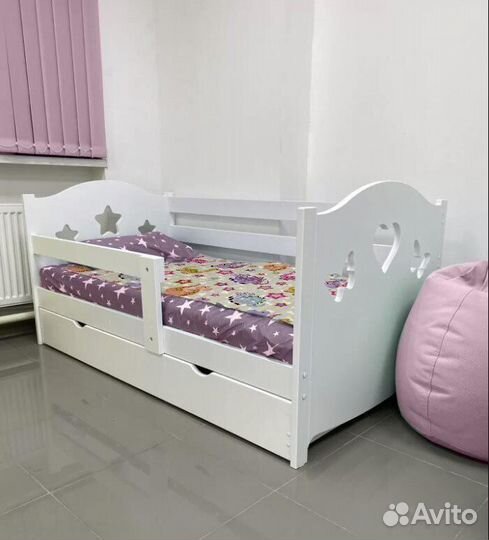 Кроватка из массива с бортиком детская сингл