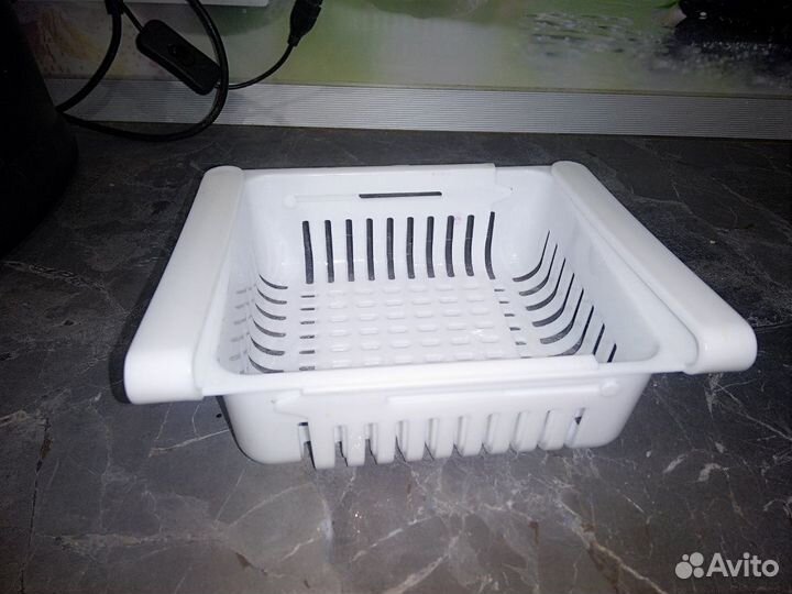 Продам полку подвесную в холодильник