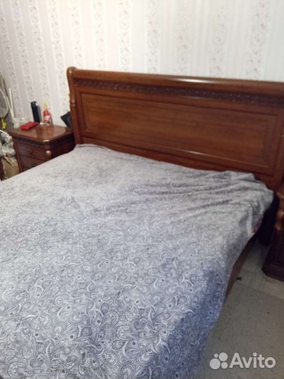 Спальный гарнитур из массива дерева бу