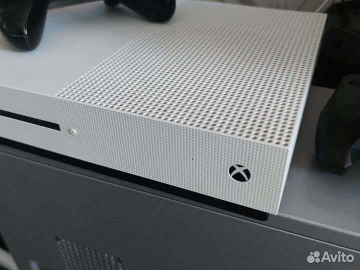 Xbox ONE S 1tb с играми