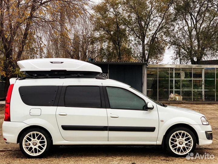 Бокс-багажник на крышу автомобиля