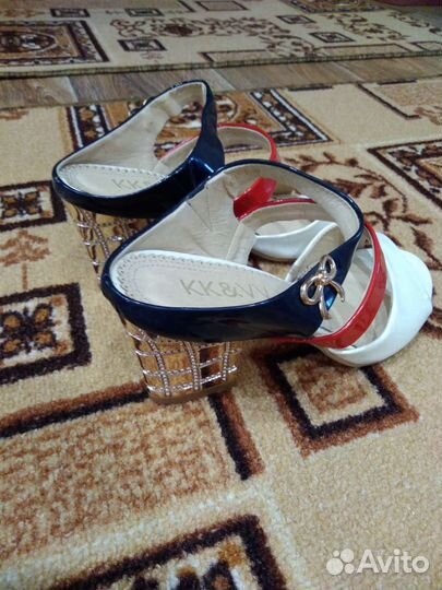 Босоножки женские