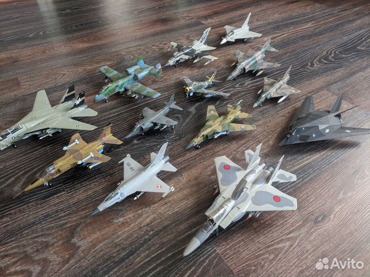 Продам модели самолетов реактивных 1:72