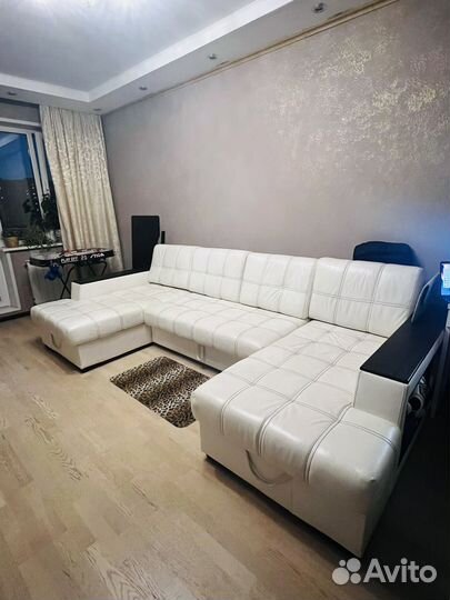 Кожаный диван