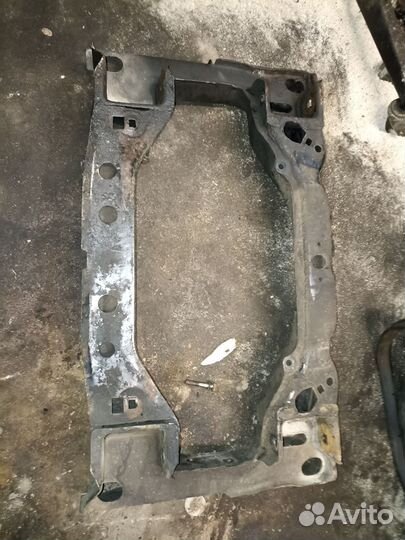 Подрамник передний W210 Mercedes Benz