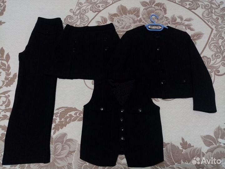 Новый школьный костюм четверка р-р 122