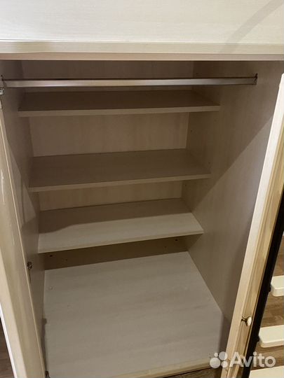 Мебель в детскую комнату бу (кровать, стол)