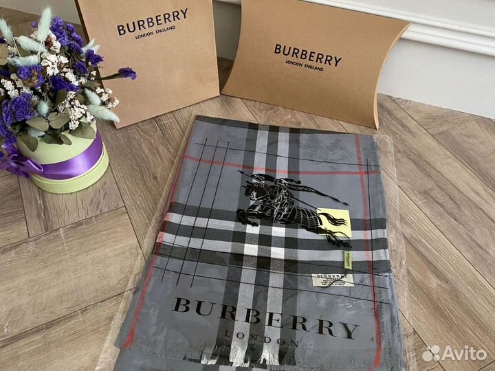 Шарф серый Burberry