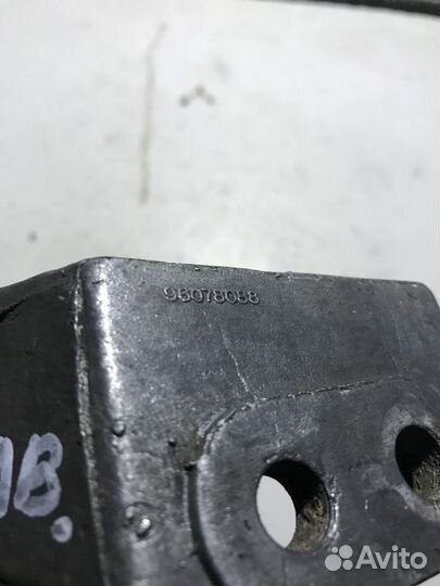 Кронштейн двигателя правый Daewoo Nexia