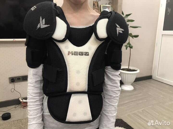 Нагрудник хоккейный mega