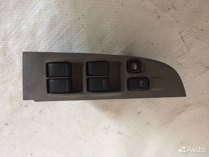 Блок управления стеклоподъемниками Тойота Витц