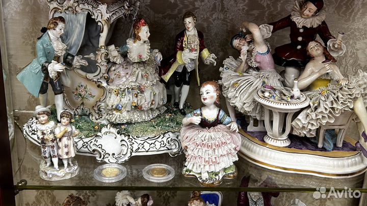 Антикварные фарфоровые статуэтки и композиции