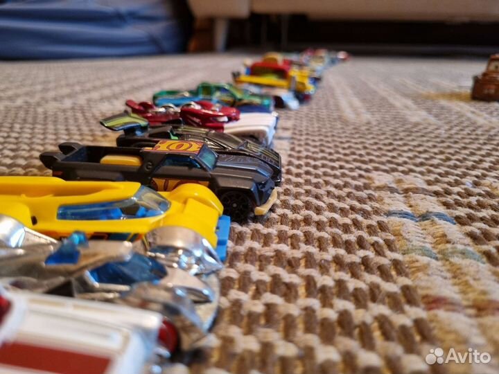 Развивающий автомобиль Hotwheels