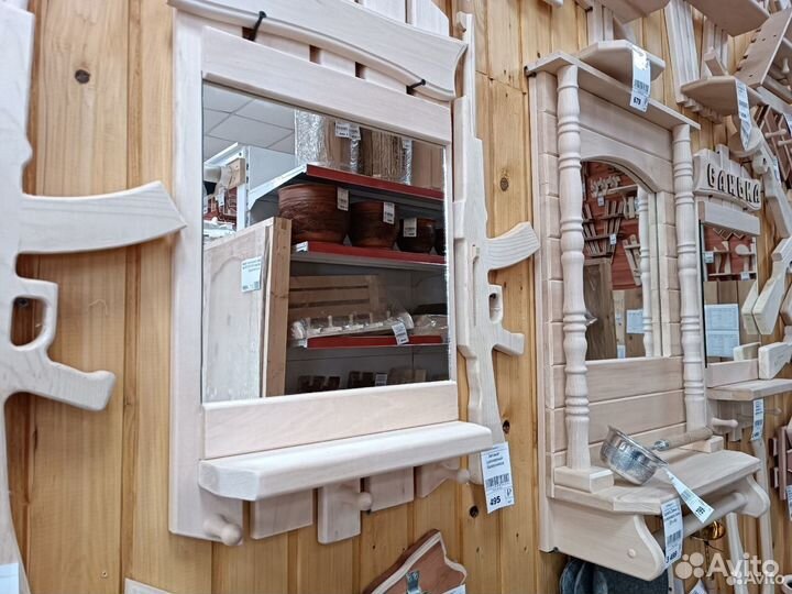 Зеркало настенное в деревянной раме из липы