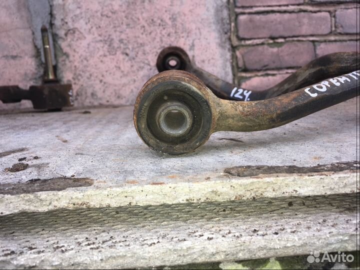 Рычаг передний верхний правый Kia Sorento