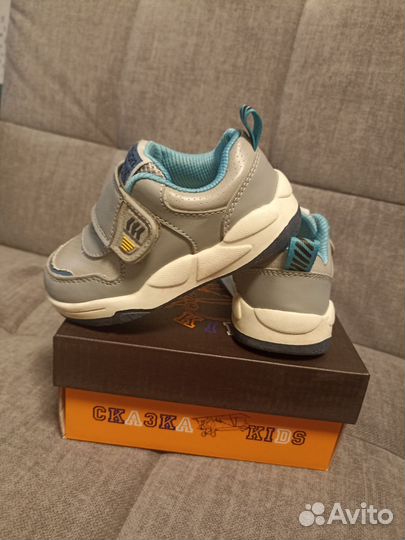 Кроссовки детские