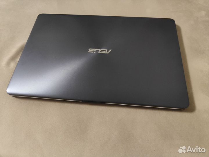 Ноутбук Asus A705U