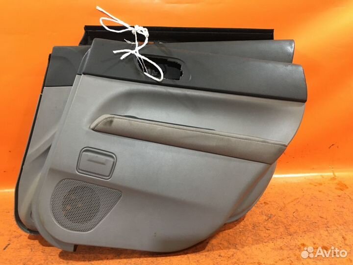 Обшивка двери Subaru Forester SG5