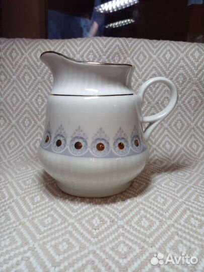 Тарелки салатник молочник чашки разные