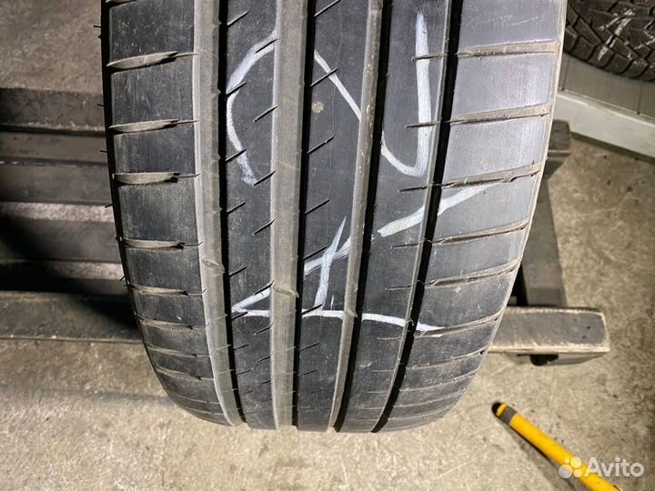 Michelin Pilot Sport 4 245/40 R19 98Y