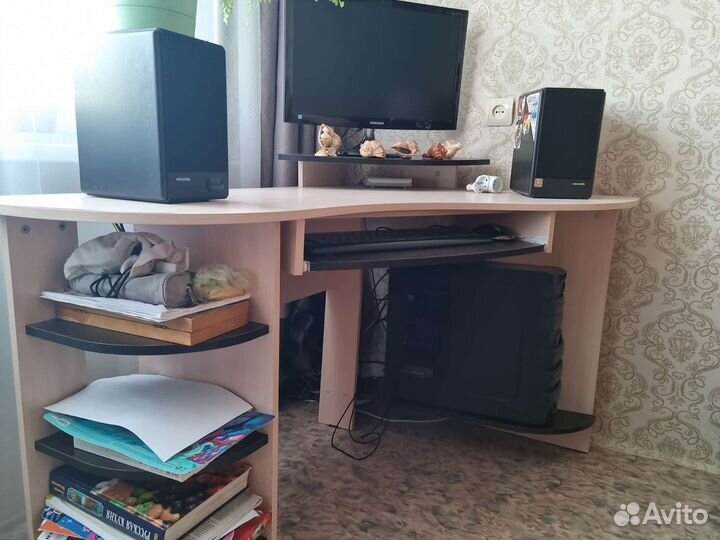 Компьютерный стол