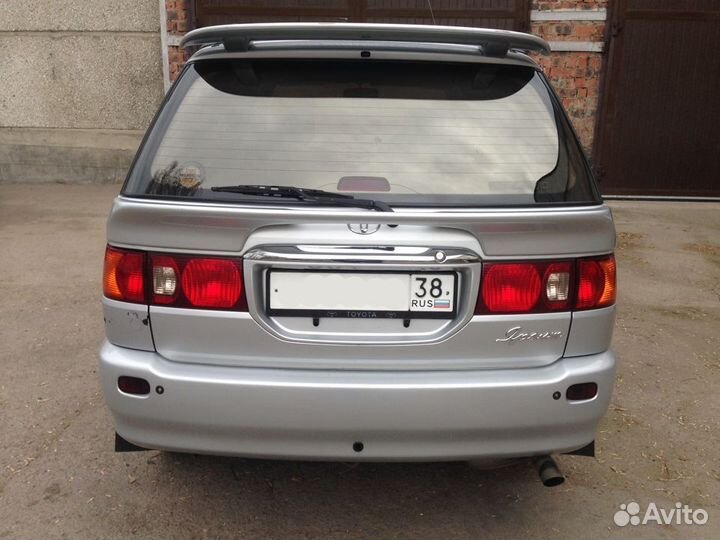 Верхний спойлер Toyota Ipsum SXM10