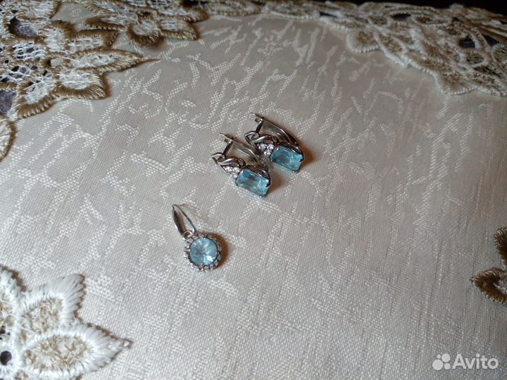 Продам комплект с серьгами