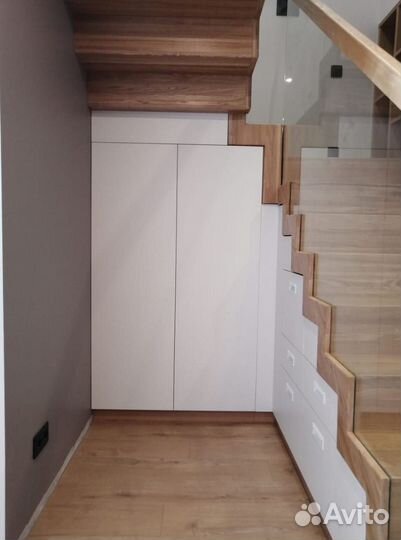 Шкаф под лестницу