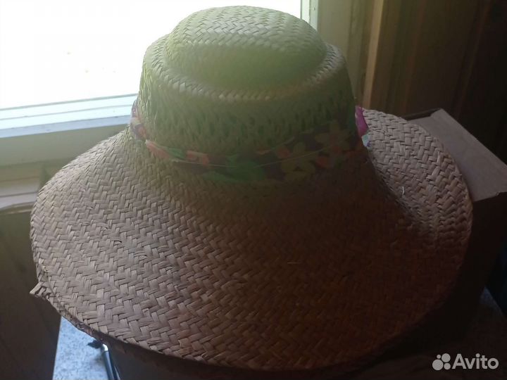 Шляпа женская соломенная