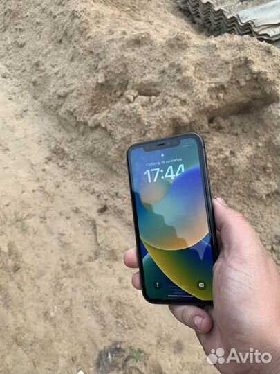 Телефон iPhone 11