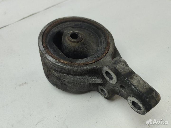 Подушка двигателя правая Nissan Bluebird EU14