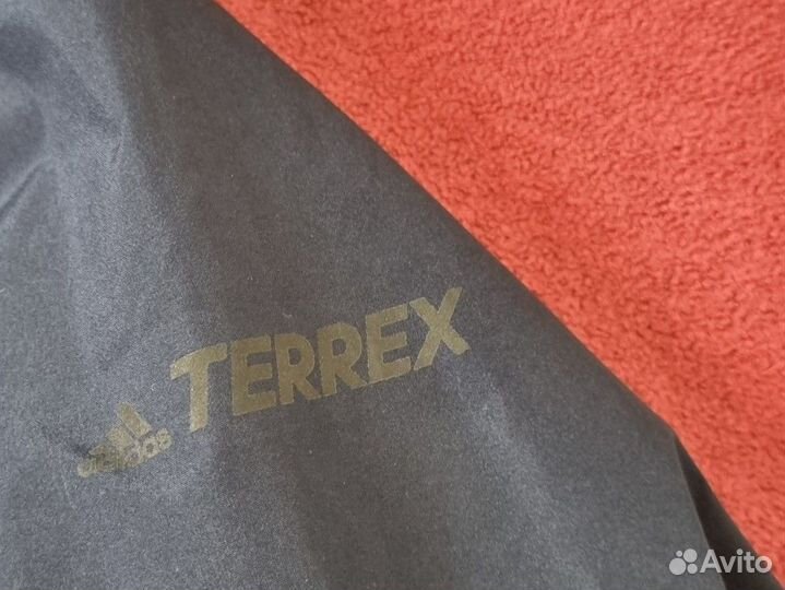 Треккинговая куртка Adidas terrex