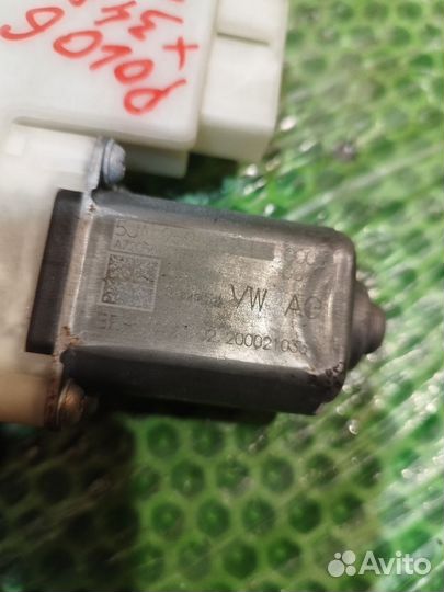 Стеклоподъемник электр. задний правый Volkswagen Polo