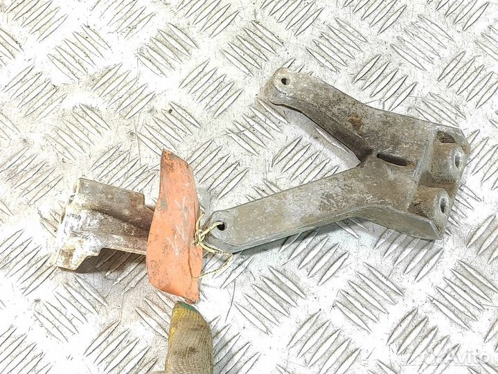 Кронштейн другой Bmw 318 1982-1991