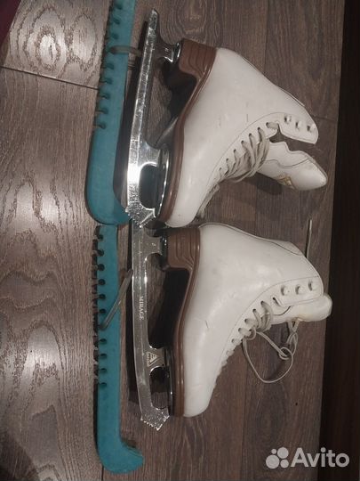 Фигурные коньки Jackson