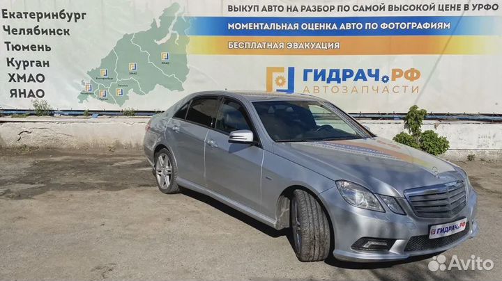 Накладка торпедо правая с торца Mercedes-Benz E-Cl