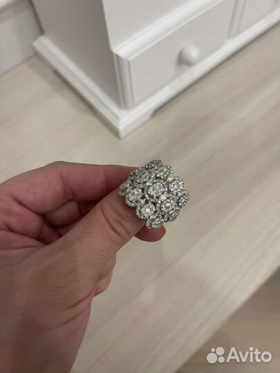 Кольцо с бриллиантом