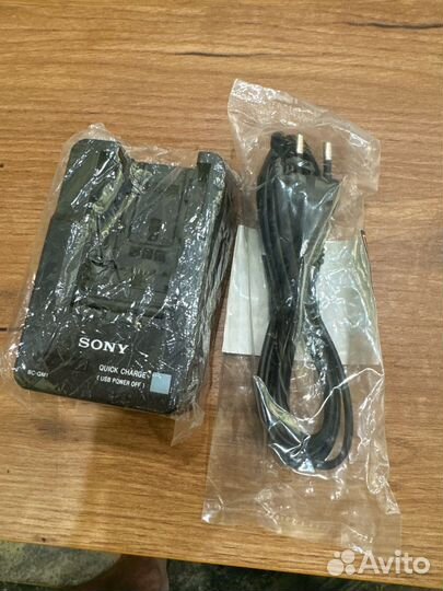 Зарядное устройство Sony BC QM-1