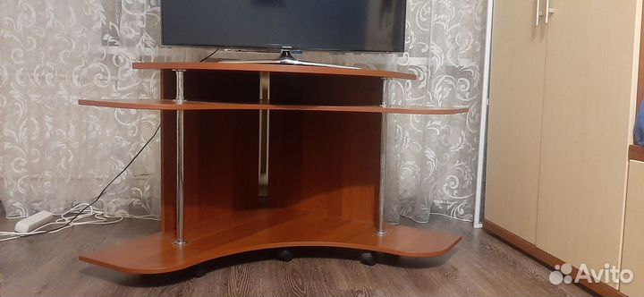 Тумба под телевизор угловая