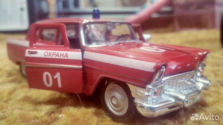 Модель GAZ 13 Чайка