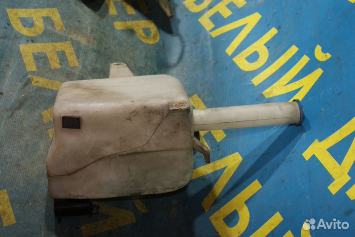 Бачок омывателя Toyota Avensis 1