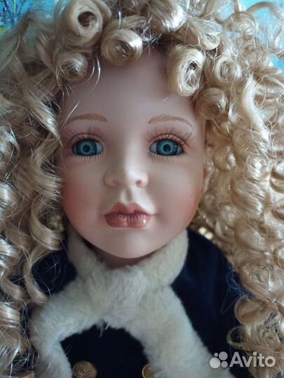 Кукла фарфоровая 55см