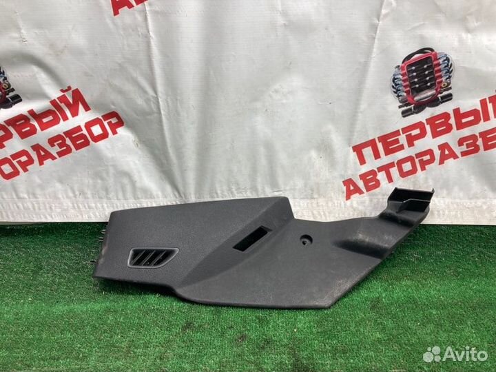 Накладка декоративная правая Peugeot 407 седан