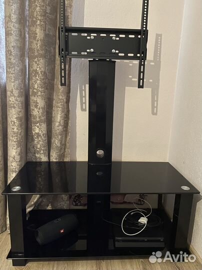 Стеклянная тумба под тв