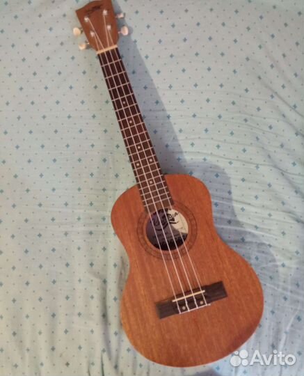 Укулеле тенор