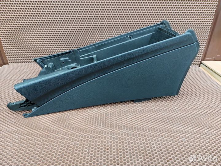 Центральный туннель подлокотника Mercedes W205