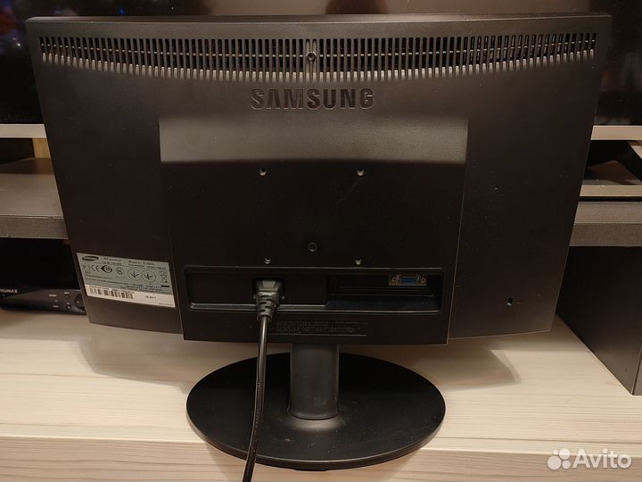 Монитор ЖК Samsung 19