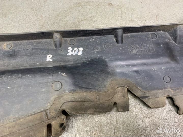 Дефлектор радиатора правый Peugeot 308 хэтчбек 1.6